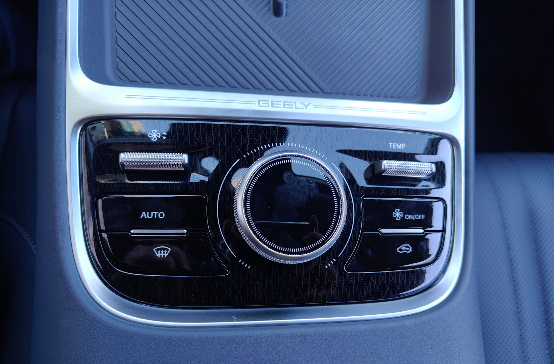 Geely Starray EM-i 1.5 PHEV Pro - foto 28