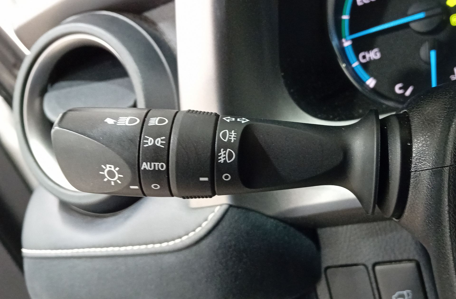Toyota RAV4 2.5l hybrid Feel! 2WD - foto 28