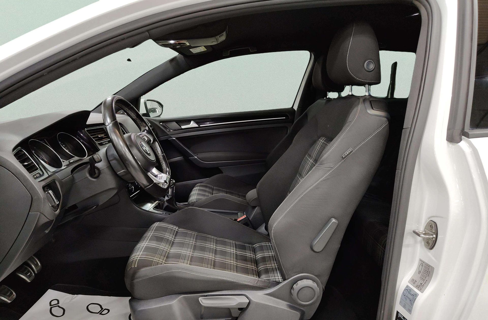 Volkswagen Golf GTD 2.0 TDI BMT - foto 11