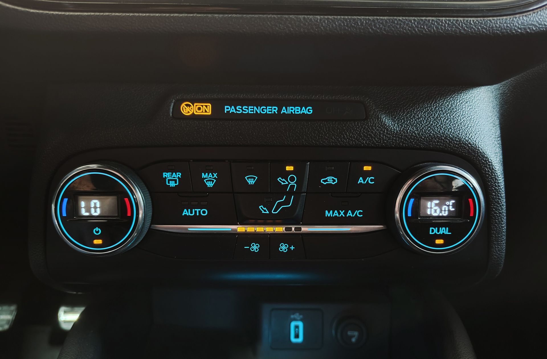 Ford Focus 1.0 EcoBoost ST-Line - foto 28