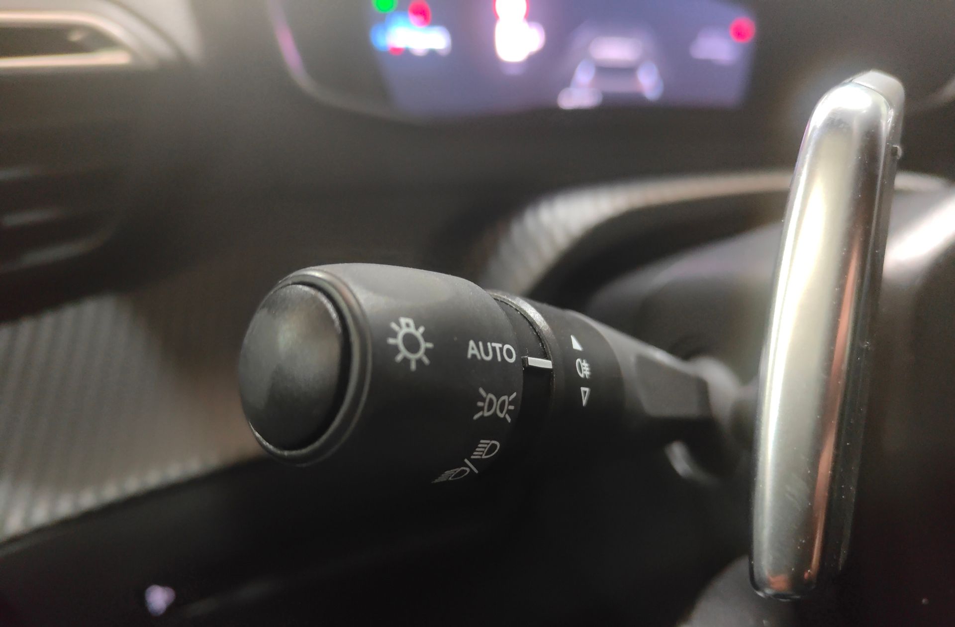 Peugeot 2008 Allure Hybrid eDCS6 - foto 24