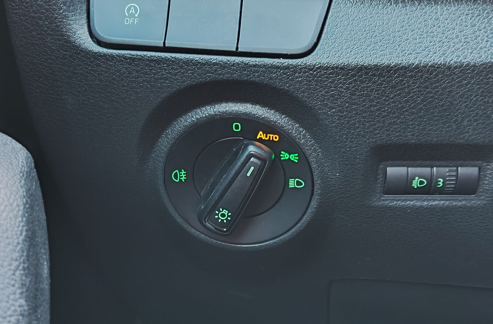 Škoda Fabia 1.0 TSI Like DSG - foto 11