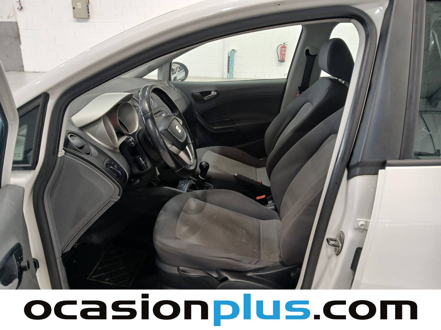 Foto asientos delanteros Seat Ibiza Seat Ibiza 1.6 TDI DPF Style  (105 CV)