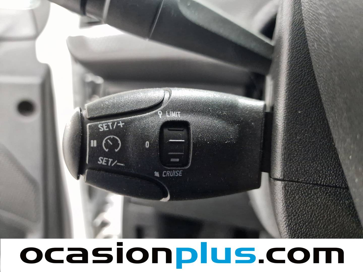 Foto Peugeot 2008 Peugeot 2008 BlueHDi 100 Signature  (100 CV)