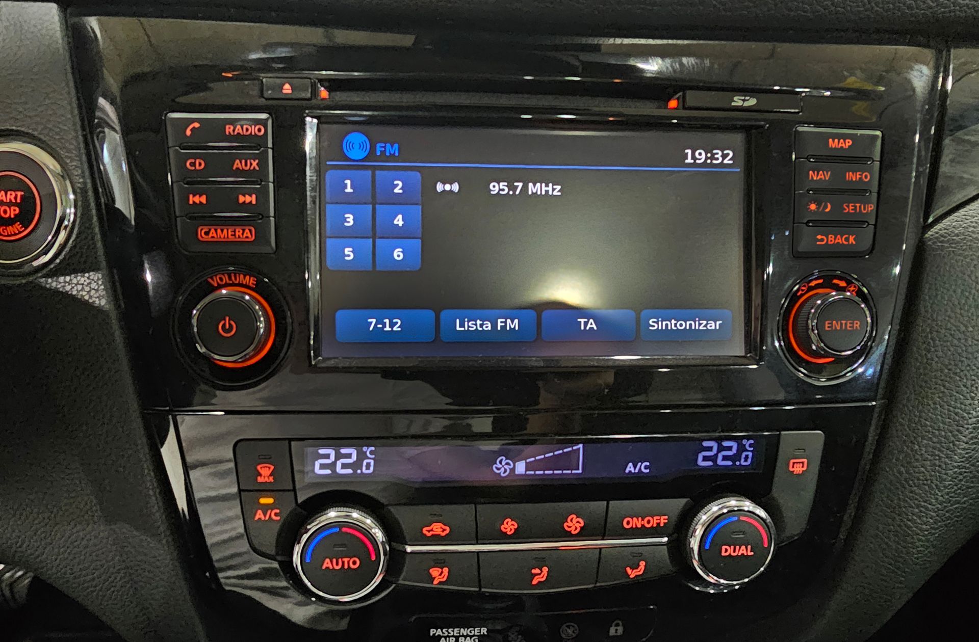 Nissan Qashqai 1.6 dCi N-Connecta 4x2 - foto 29