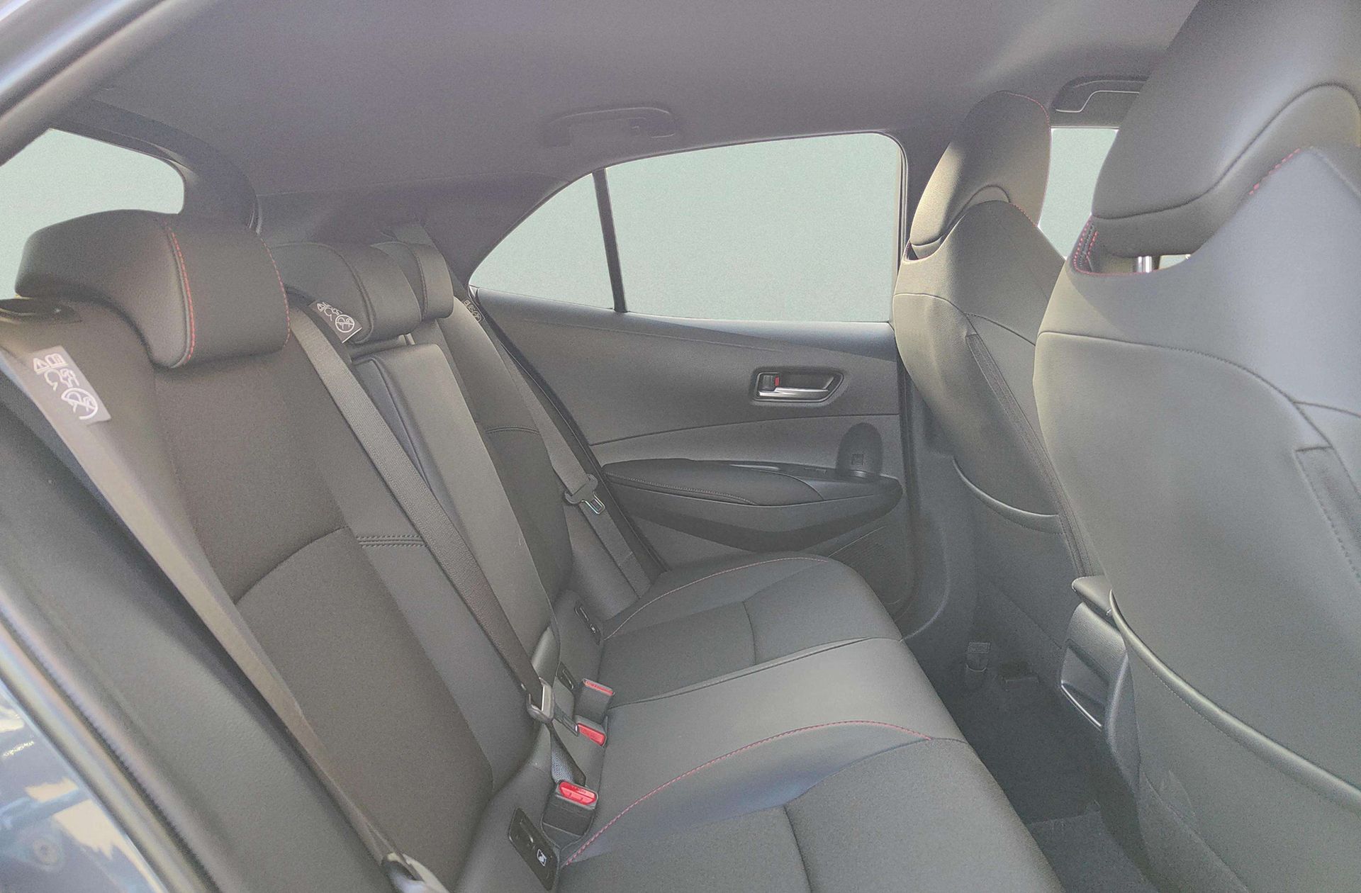 Toyota Corolla 200H GR-Sport - foto 18
