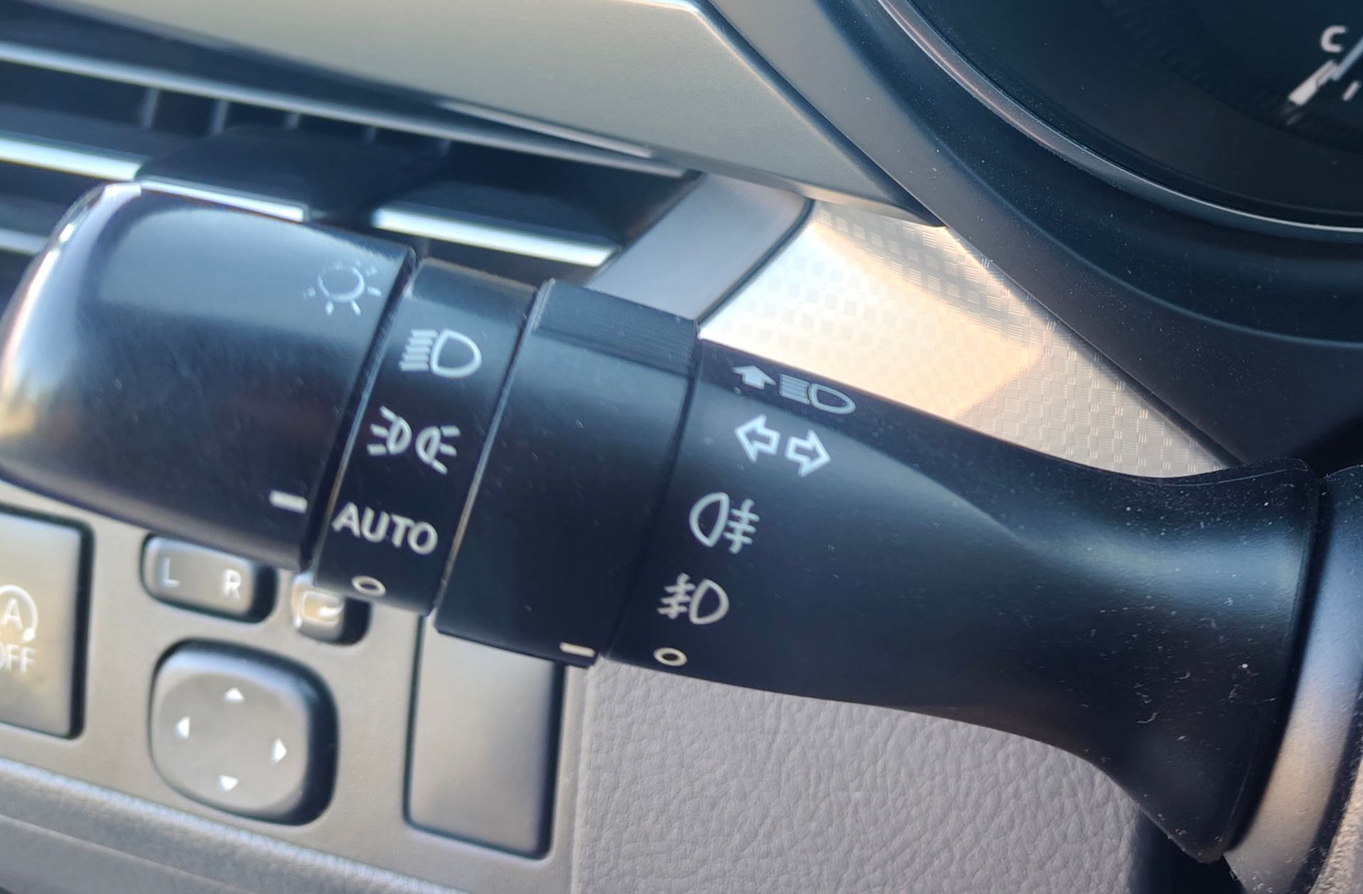 Toyota Avensis 150D Advance - foto 17