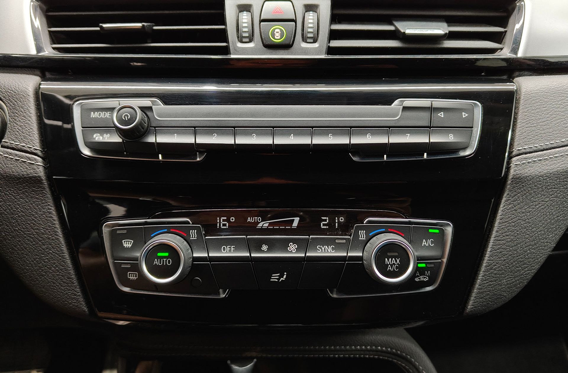 BMW X2 sDrive18d Business - foto 32