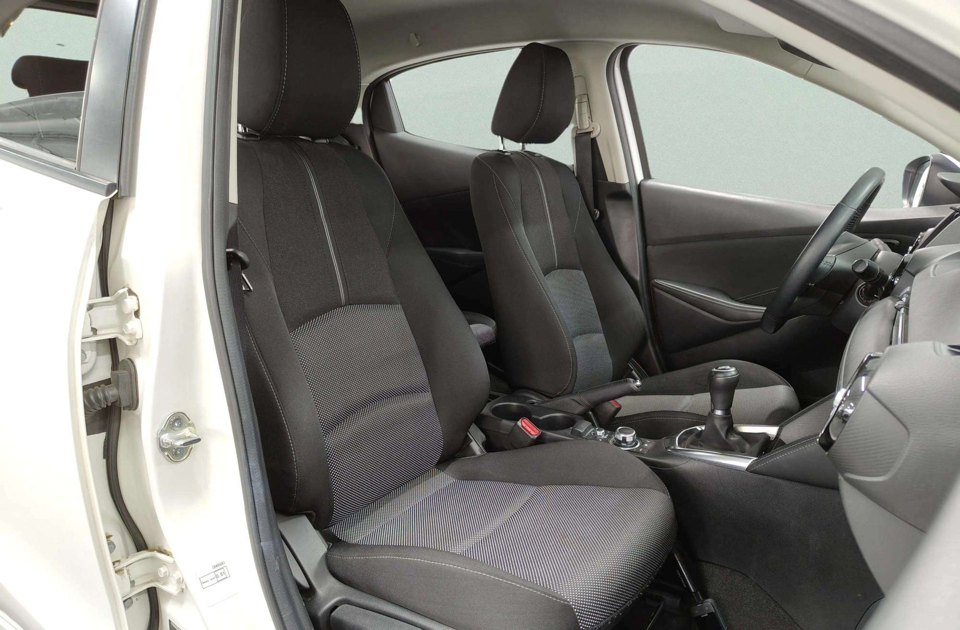 Mazda Mazda2 1.5 DE Luxury - foto 17