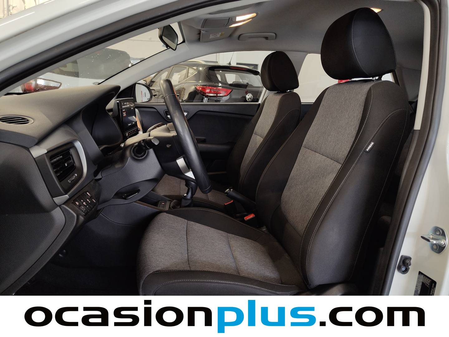 Foto asientos delanteros KIA Stonic KIA Stonic 1.0 T-GDi MHEV MT Concept (100 CV)
