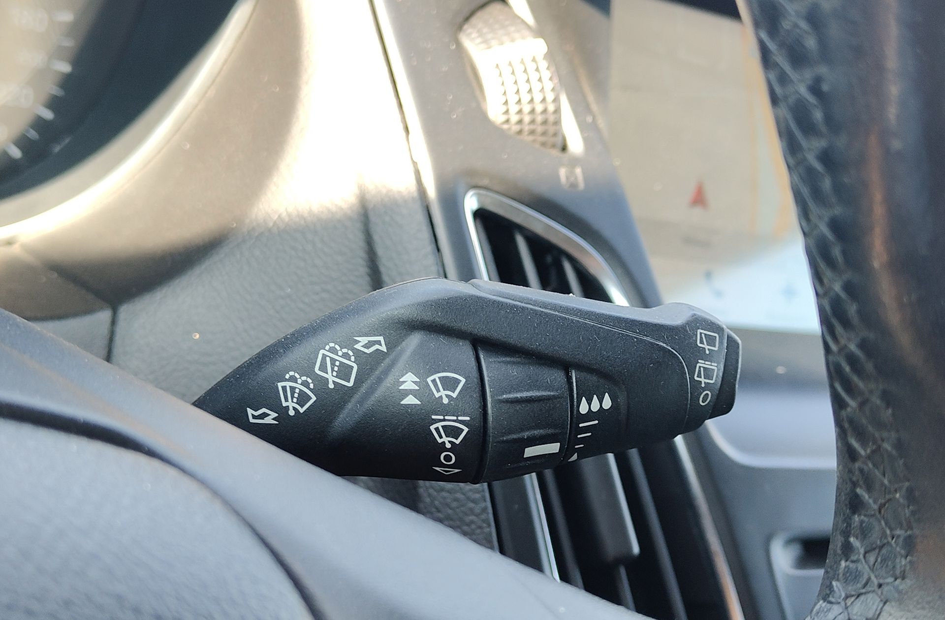 Ford Focus SportBreak 1.0 EcoBoost Business - foto 24