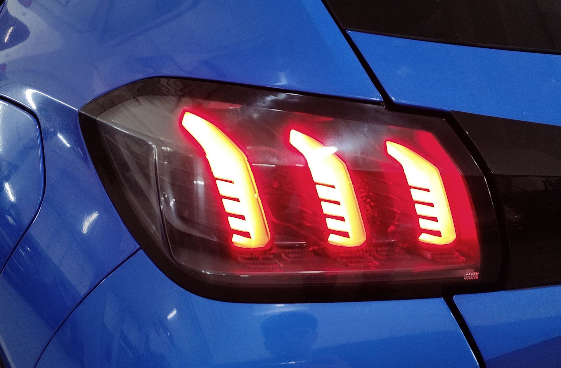 Peugeot 208 PureTech 100 GT - foto 17