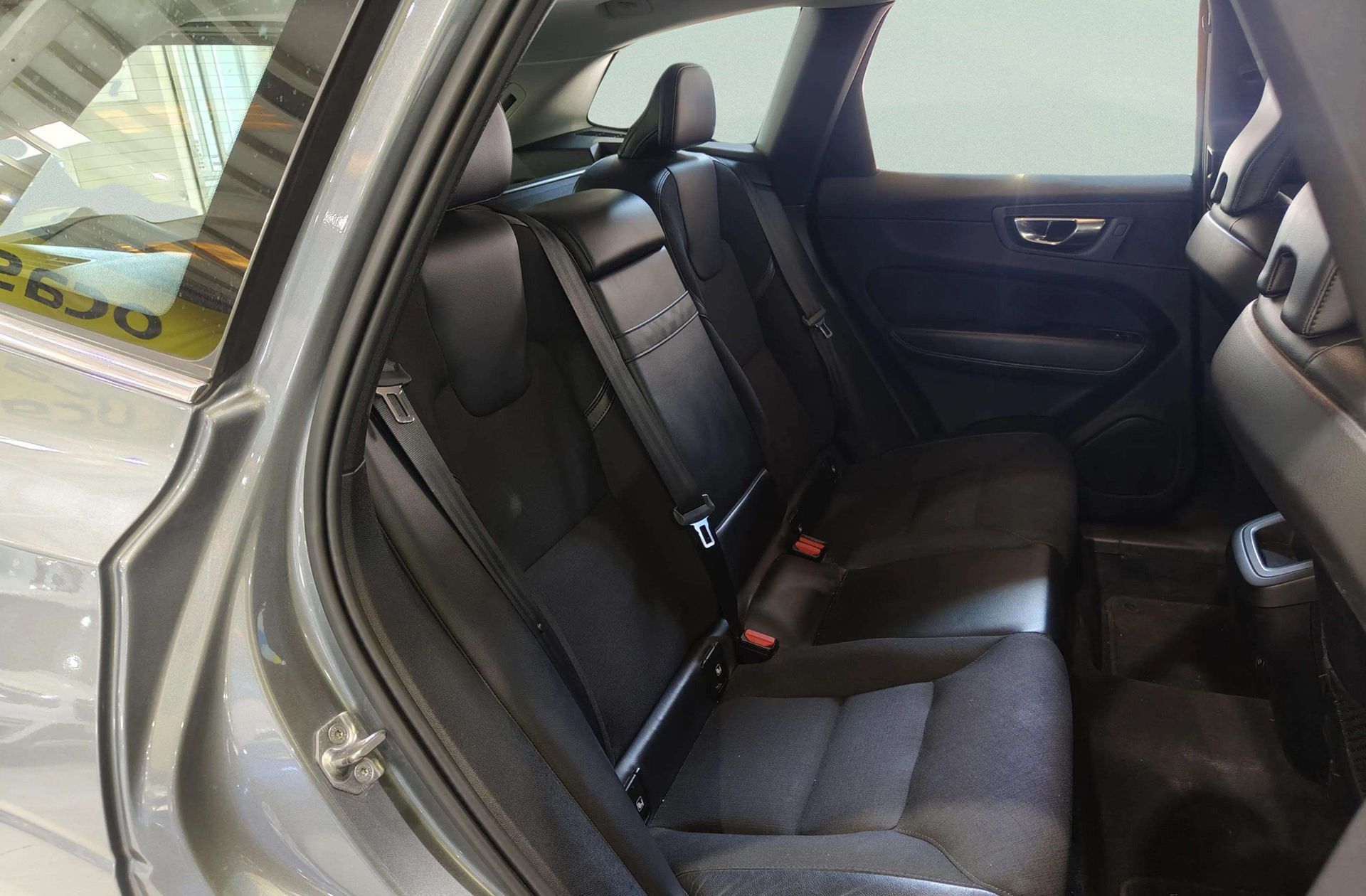 Volvo XC60 D4 Business Plus - foto 21