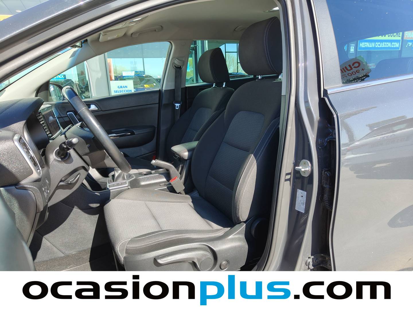 Foto asientos delanteros KIA Sportage Kia Sportage 1.6 MHEV Drive 4x2 (136 CV)