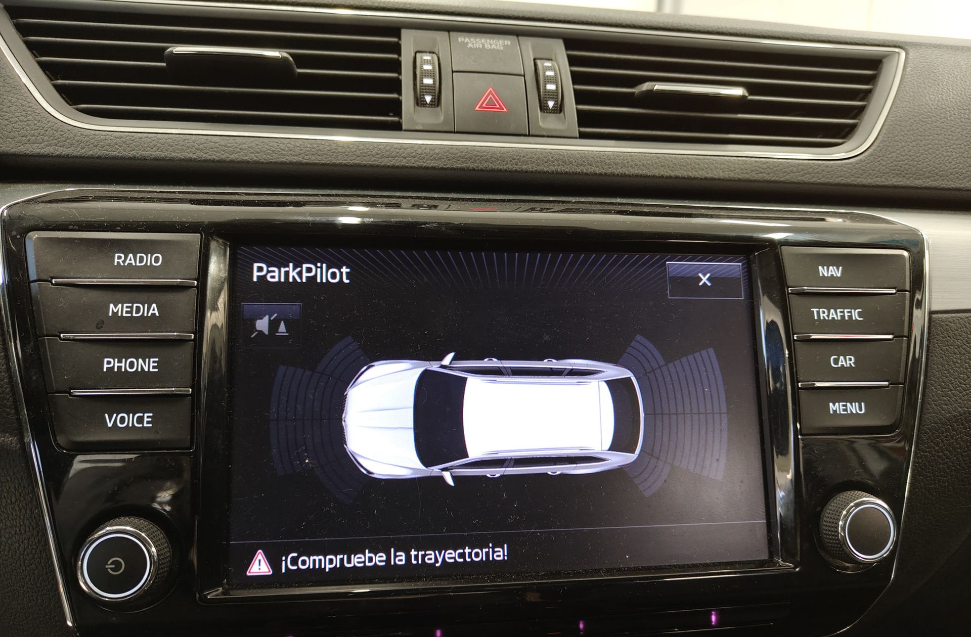 Škoda Superb Combi 2.0 TDI Ambition - foto 8