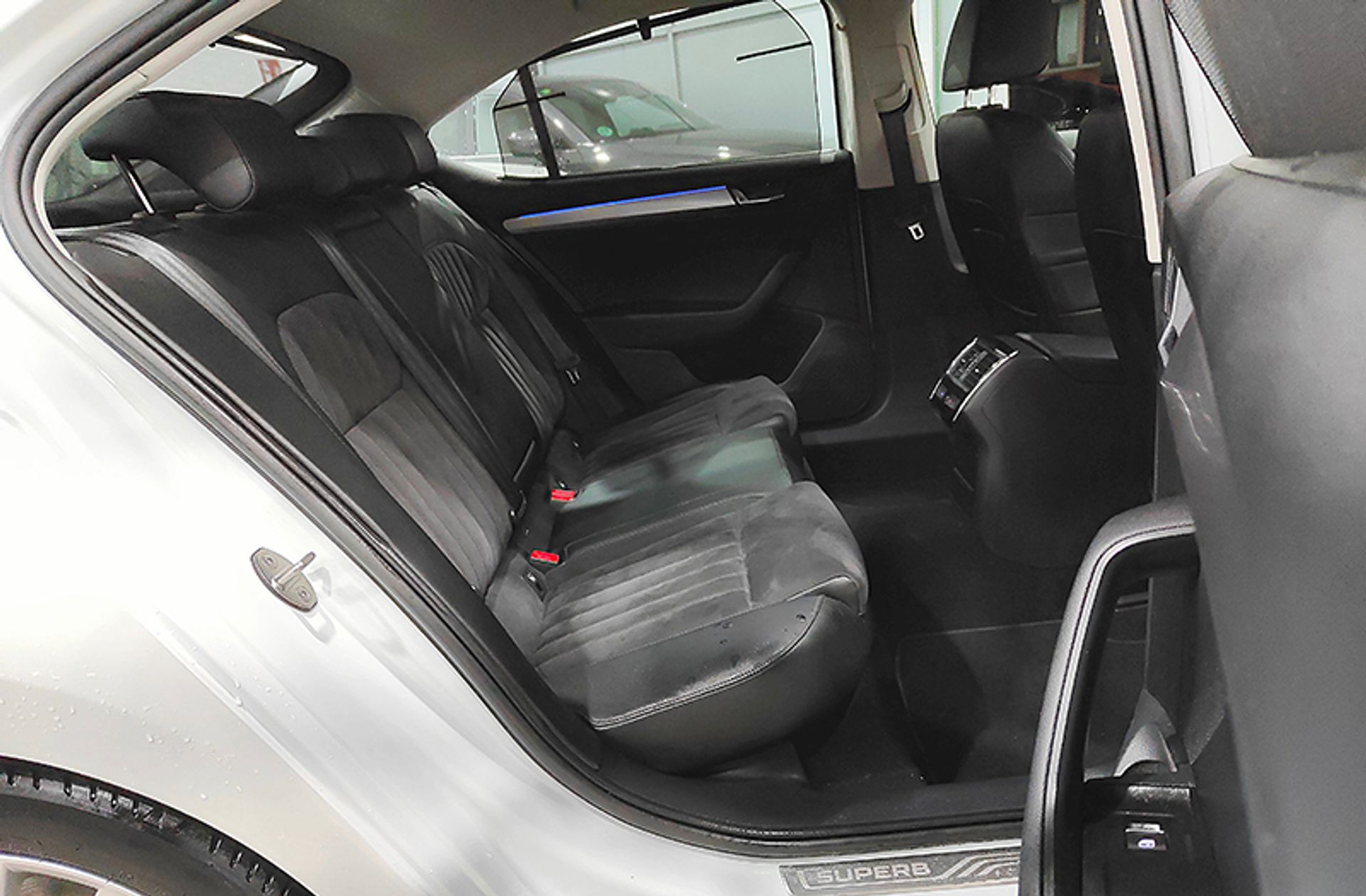 Škoda Superb 1.4 TSI Style DSG - foto 19