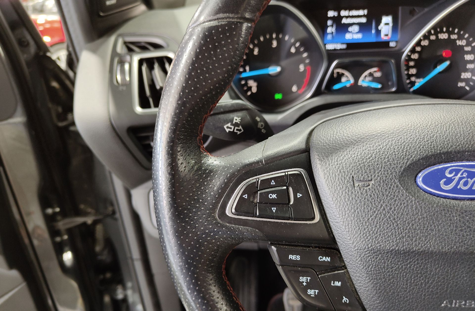 Ford Kuga 2.0 TDCi ST-LIne Limited Edition 4x2 - foto 30