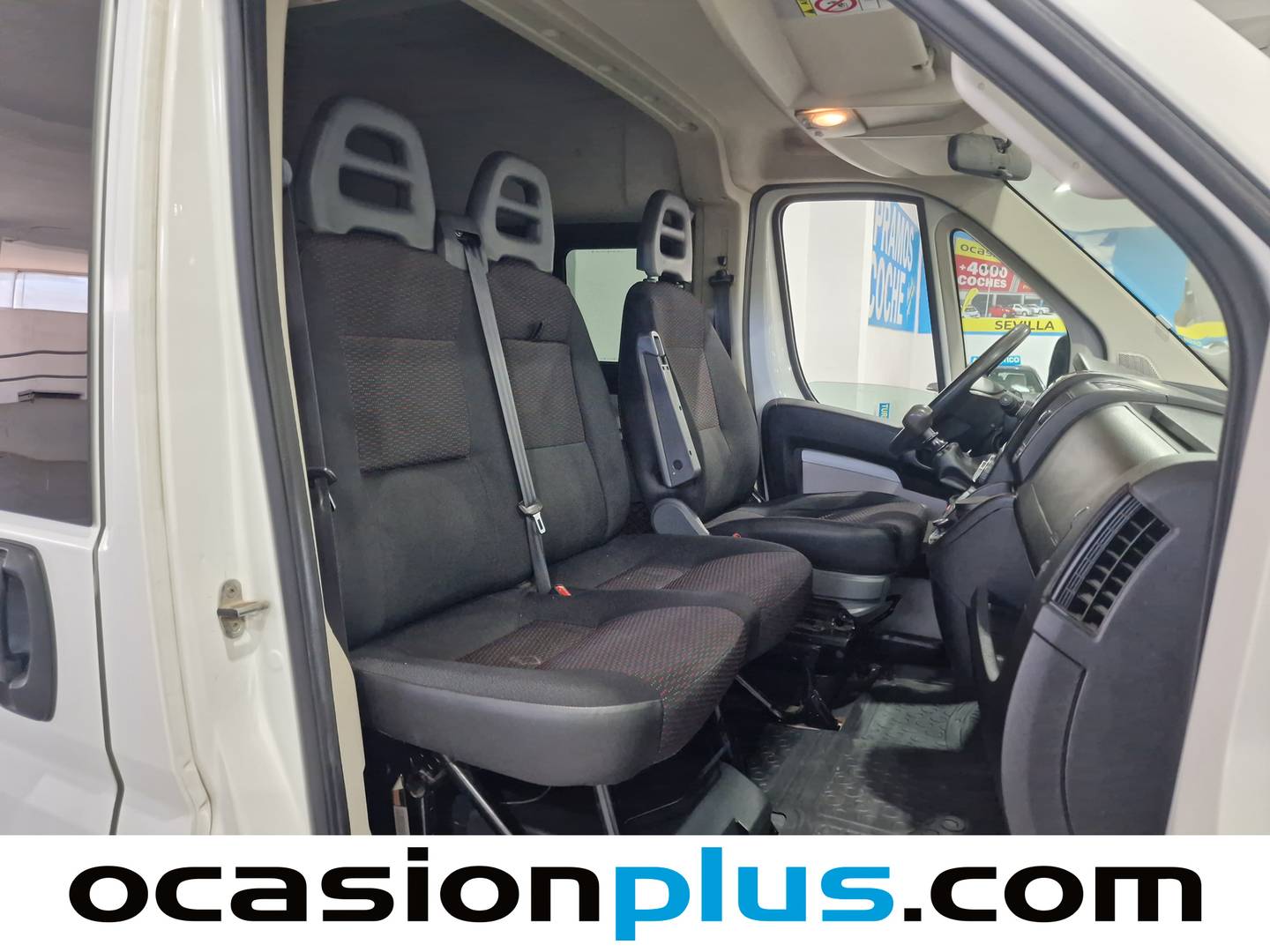 Foto Peugeot Boxer Peugeot Boxer Mini bus BlueHDi 140 333 L2H2 (140 CV) 9 Plazas siete plazas