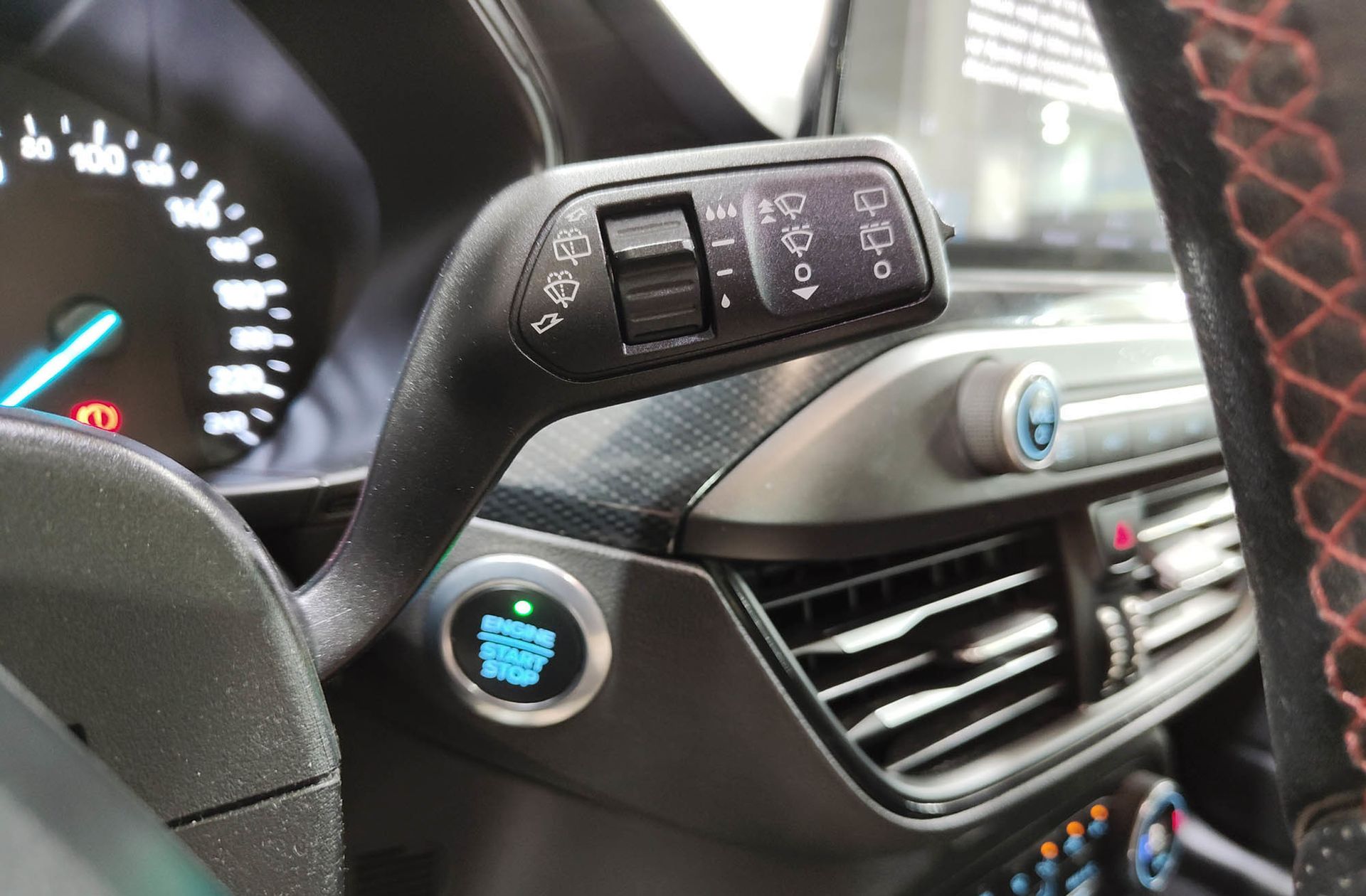 Ford Focus 1.5 EcoBoost ST-Line - foto 28