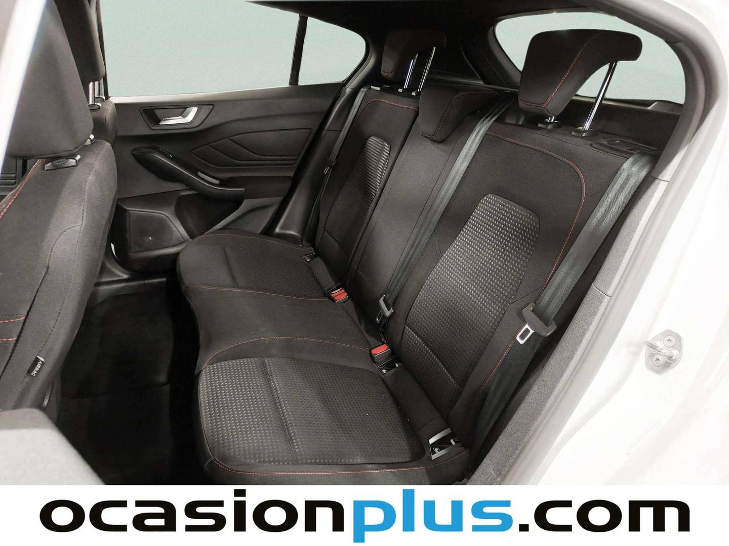 Foto asientos traseros Ford Focus Ford Focus 1.0 Ecoboost MHEV ST-Line Auto (155 CV)
