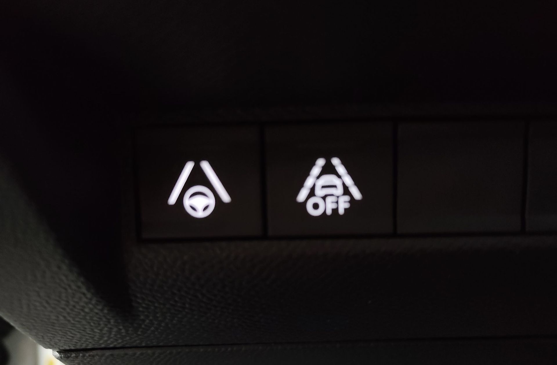 Peugeot 2008 PureTech 155 GT EAT8 - foto 12