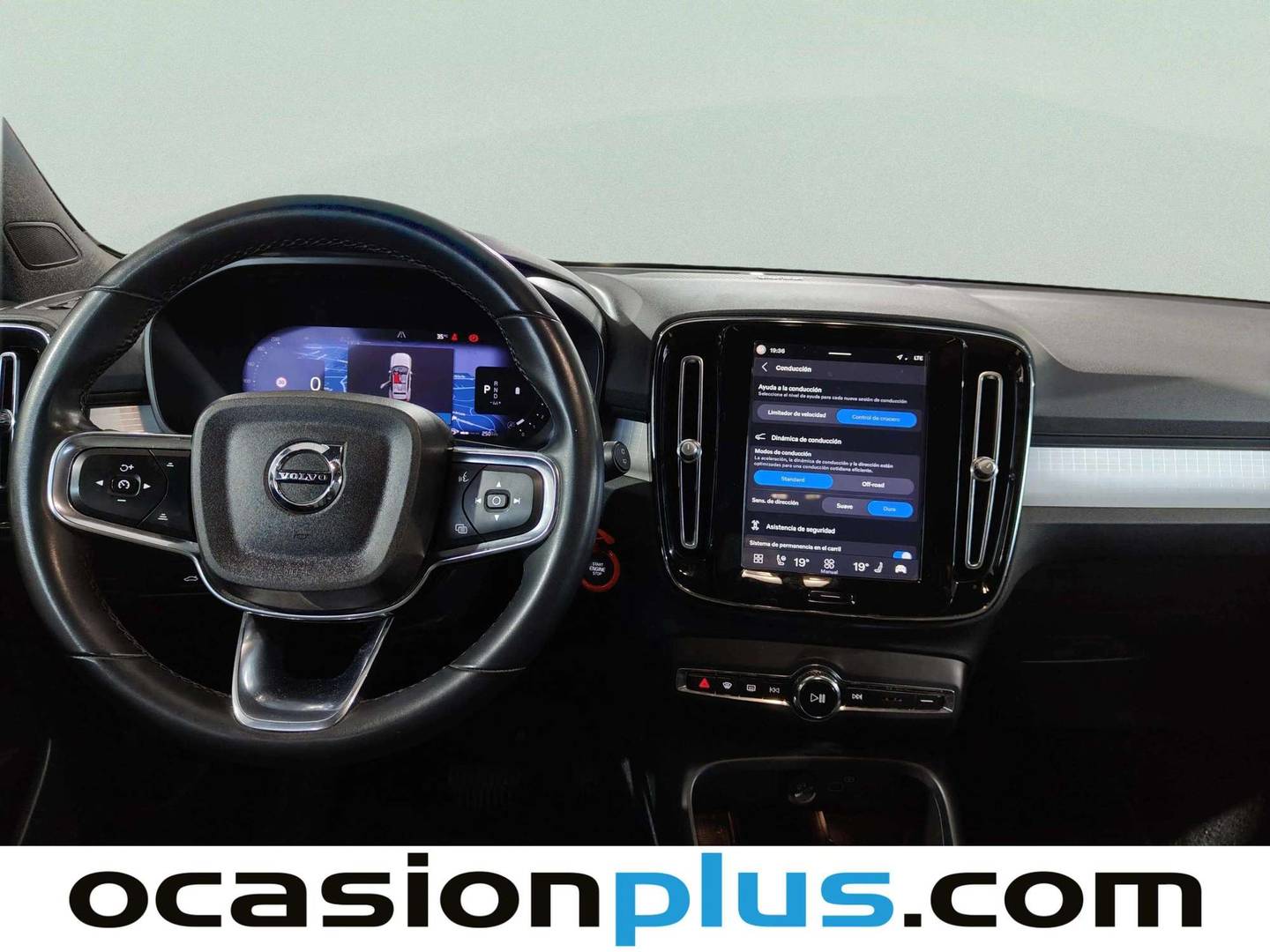 Volvo XC40 Volvo XC40 B3 Gasolina Mild hybrid Plus Dark Auto (163 CV) de segunda mano