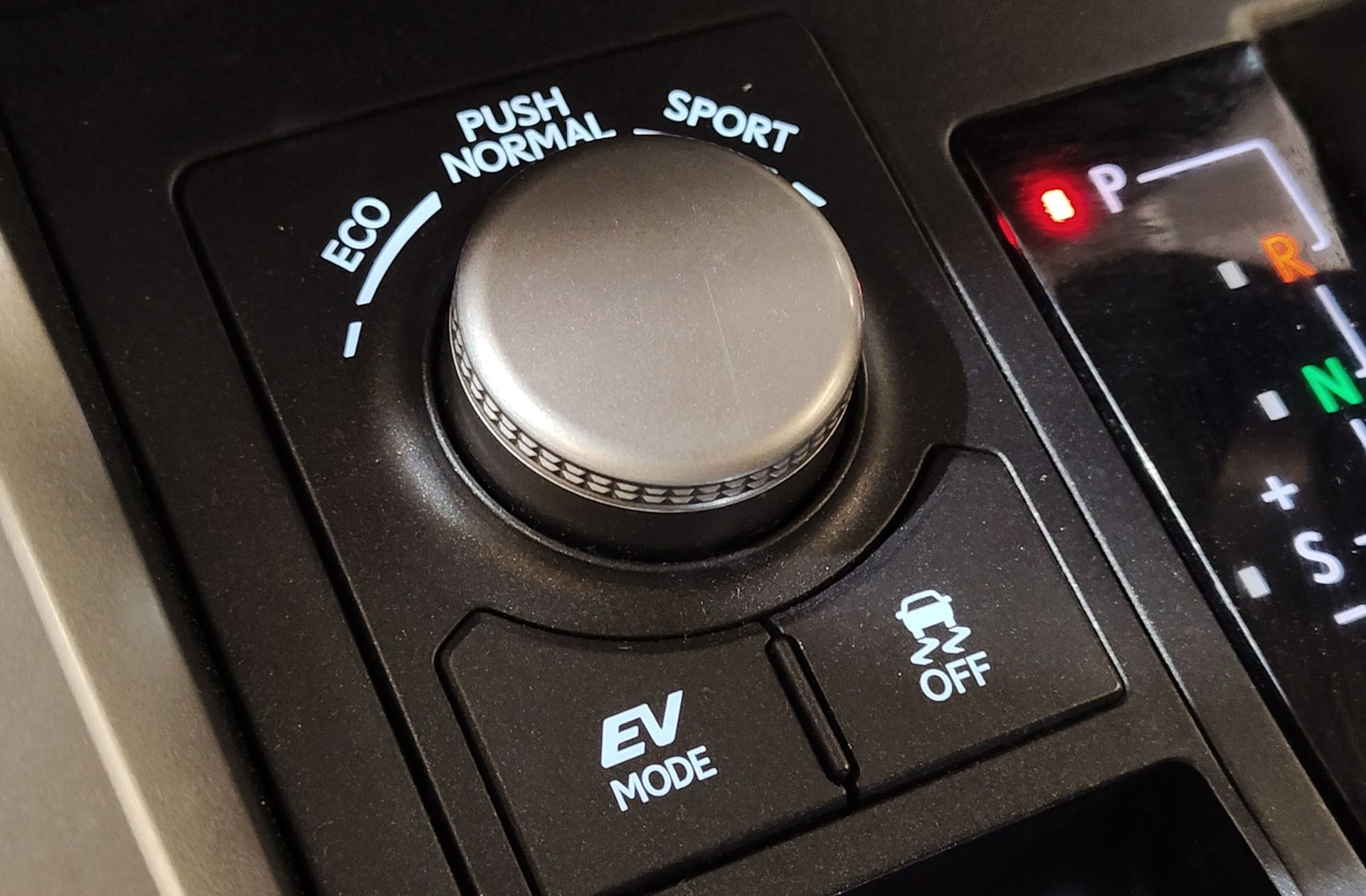 Lexus NX 300h Sport Edition 2WD - foto 8