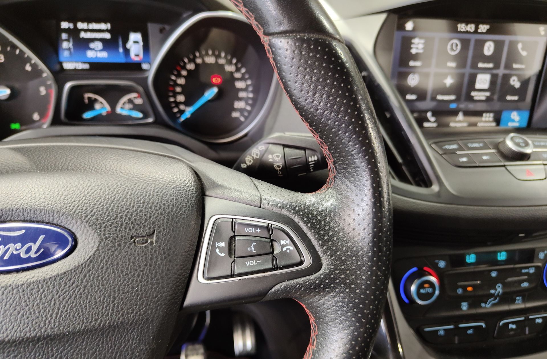 Ford Kuga 2.0 TDCi ST-LIne Limited Edition 4x2 - foto 31
