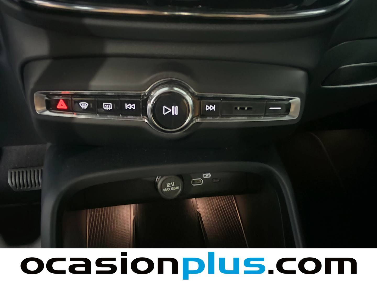 Foto Volvo XC40 Volvo XC40 B3 G Momentum Pro Auto (163 CV)