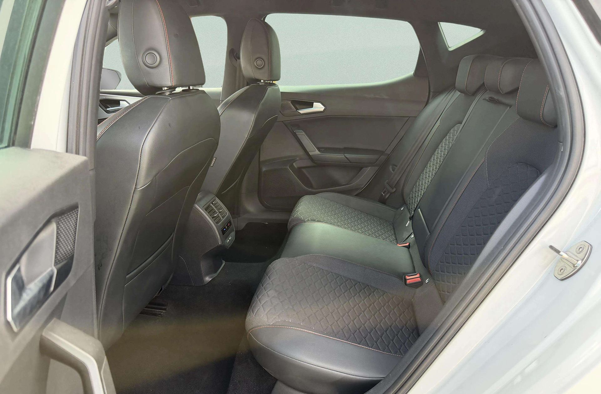 SEAT León 1.0 TSI FR 25 Aniversario - foto 13