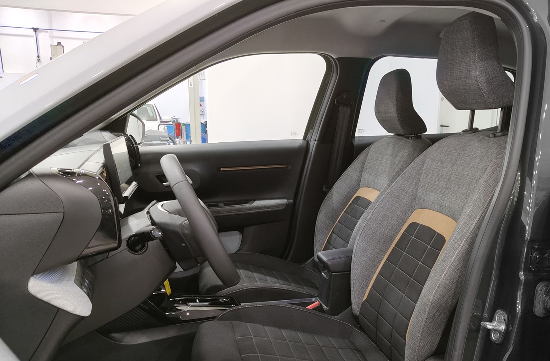 Citroën C3 Aircross Hybrid 145 Plus e-DCS6 - foto 10