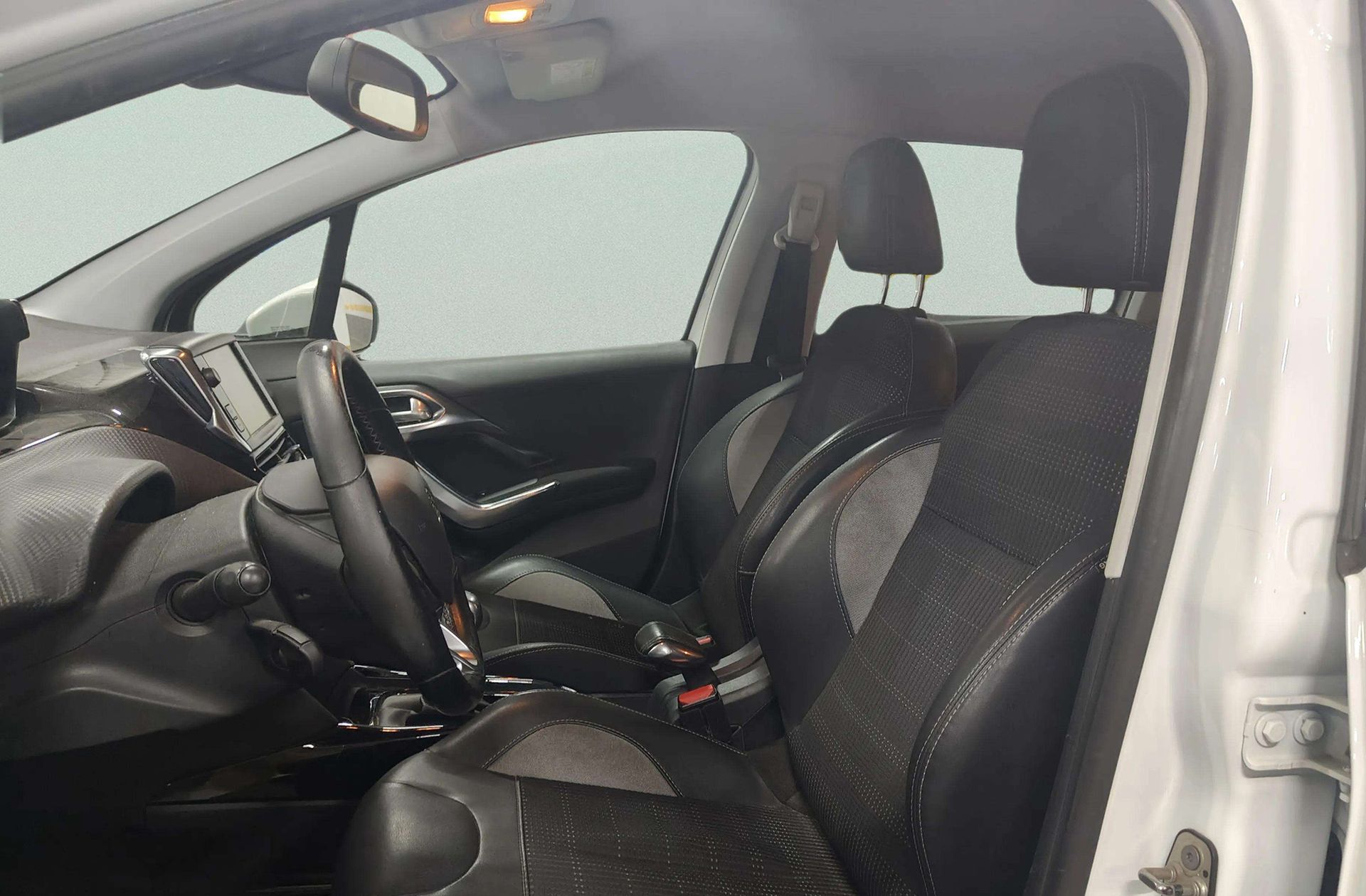 Peugeot 2008 BlueHDi 120 Allure - foto 12