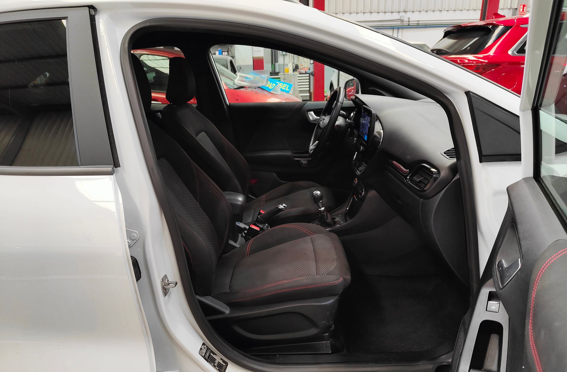 Ford Puma 1.0 EcoBoost MHEV ST-Line Design - foto 21