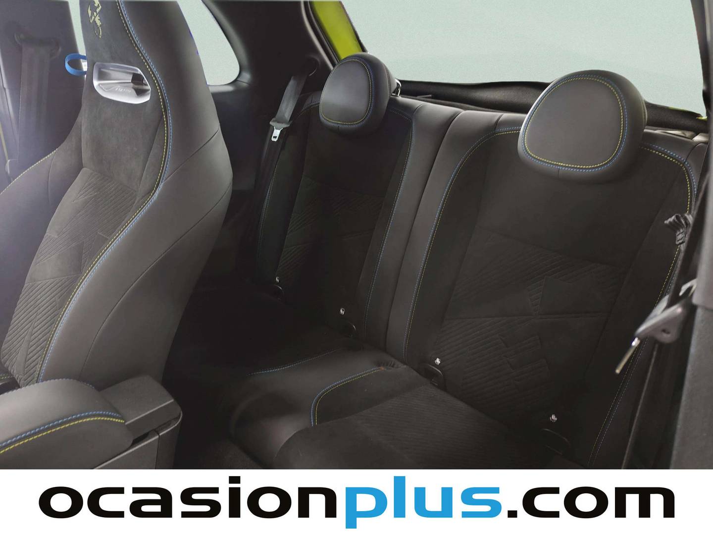 Foto asientos traseros Abarth 500 Abarth 500e 42kwh Scorpionissima (155 CV)