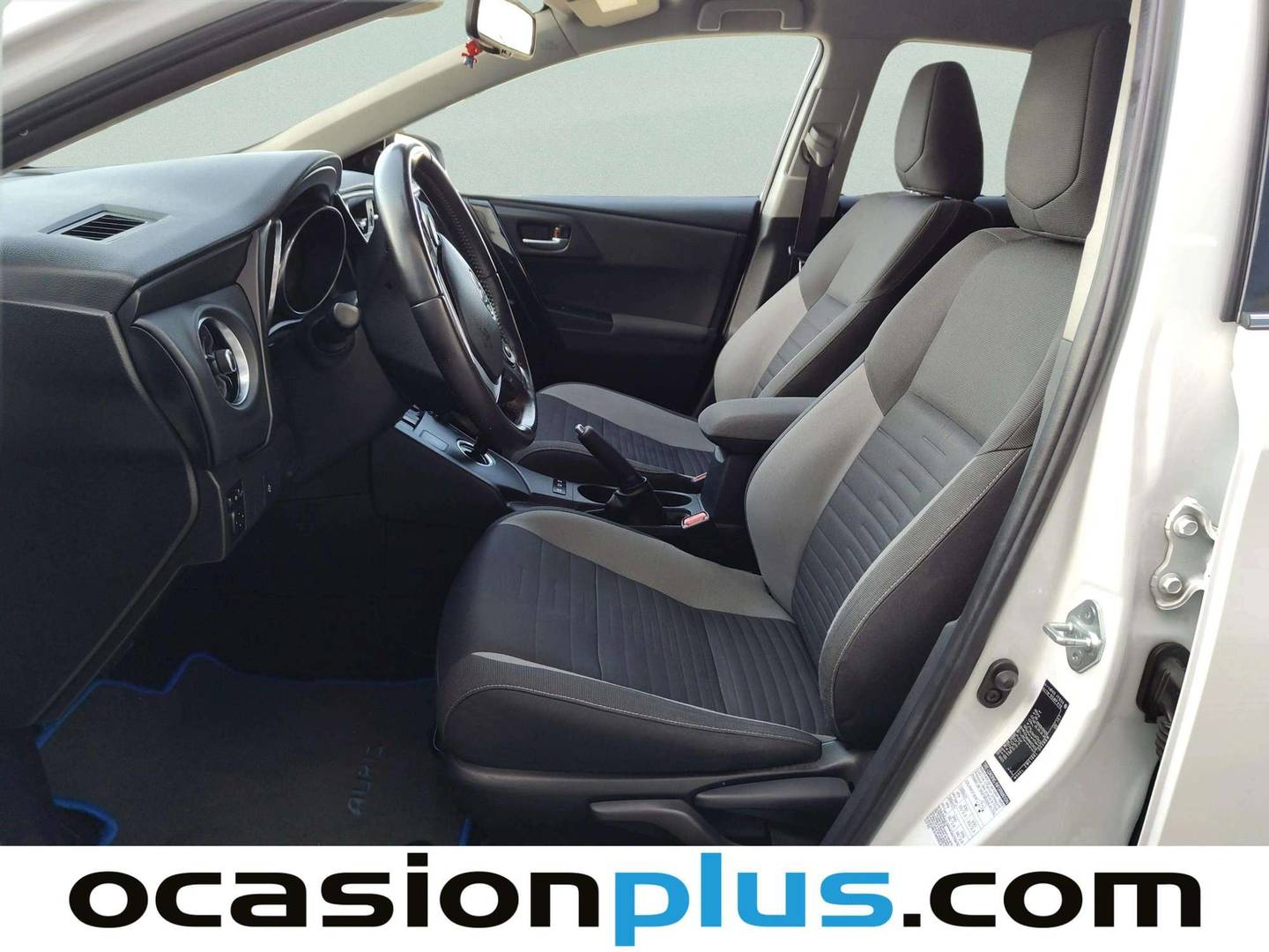 Foto asientos delanteros Toyota Auris Toyota Auris 1.8 140H Hybrid Feel! (136 CV)