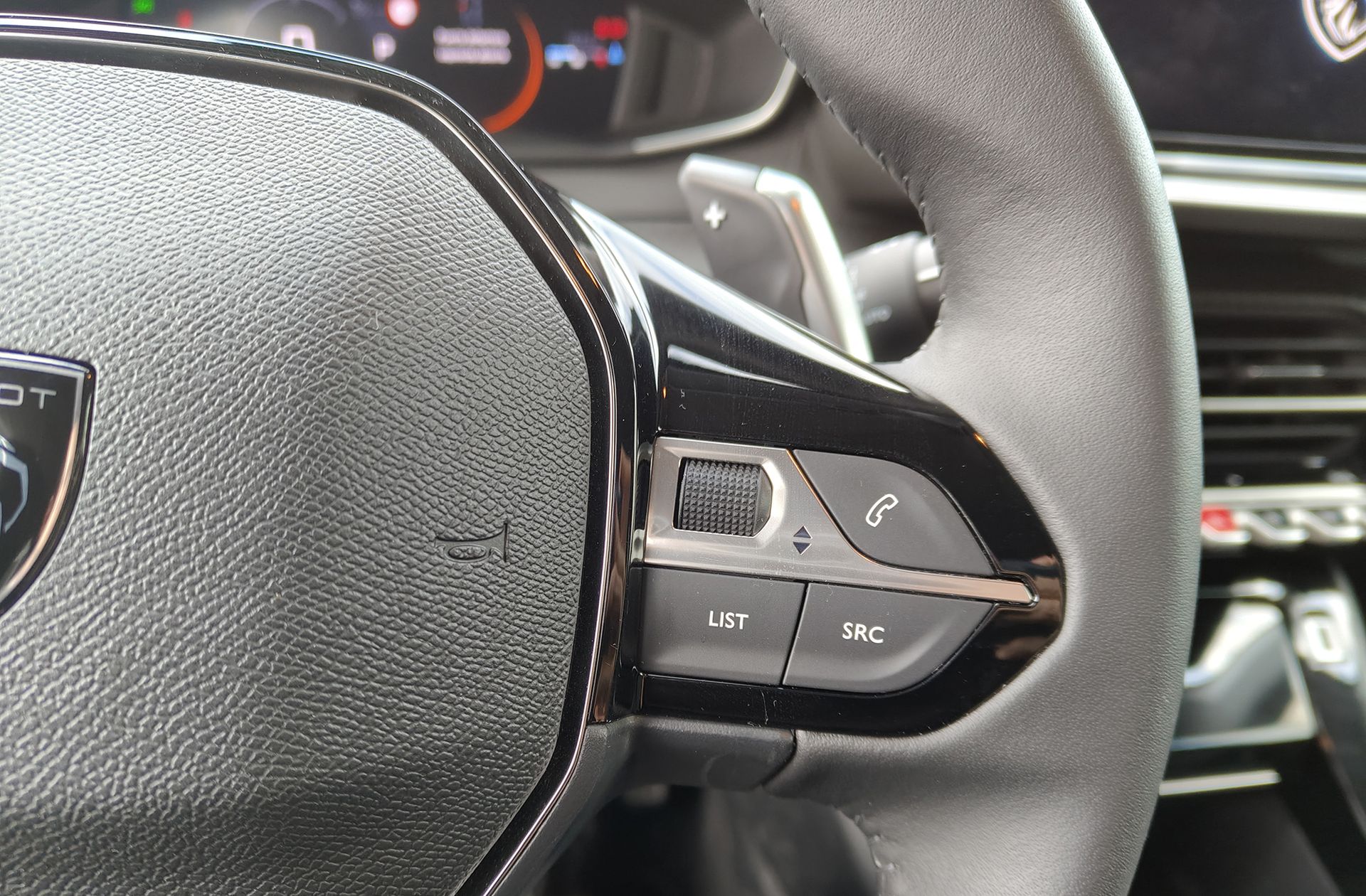 Peugeot 208 Allure Hybrid eDCS6 - foto 27