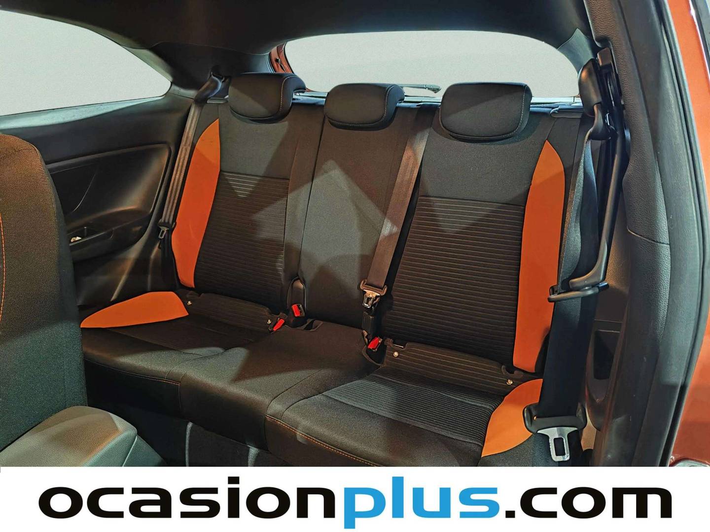 Foto asientos traseros Hyundai i20 Hyundai i20 1.4 CRDI Tecno Orange (90 CV)