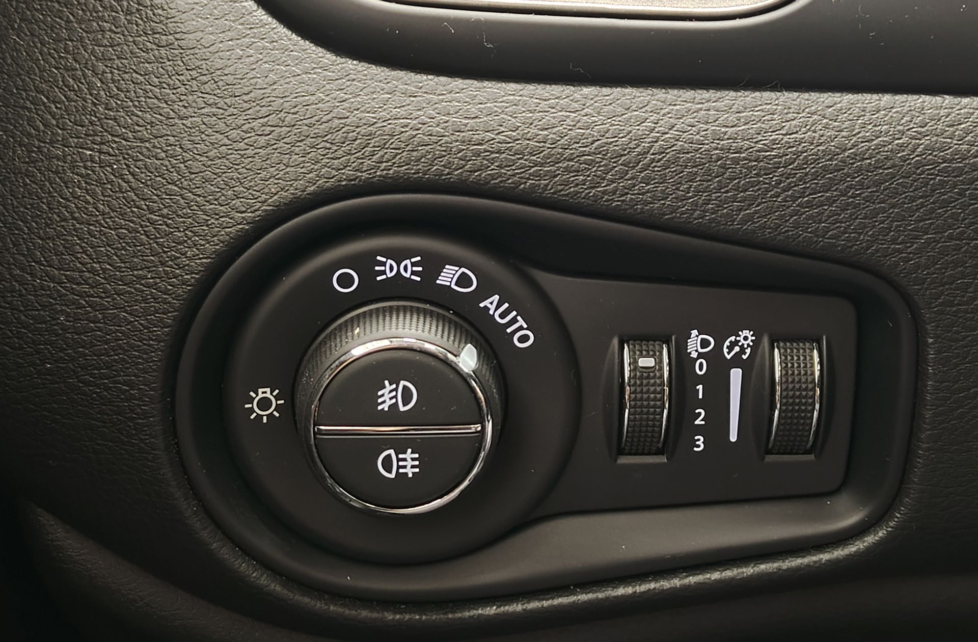 Jeep Renegade 1.5 MHEV eHybrid Summit DCT - foto 25