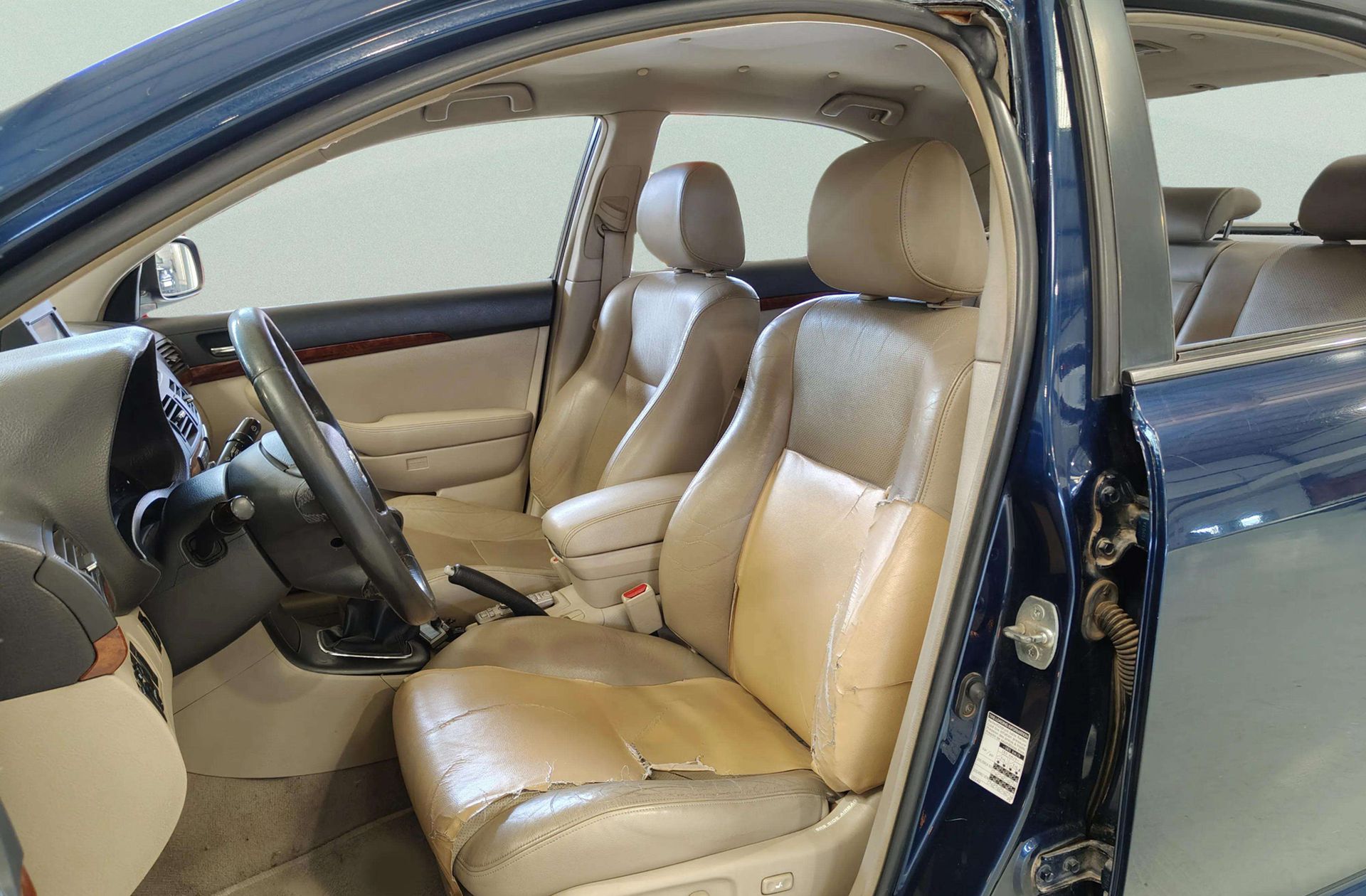 Toyota Avensis 2.0 VVT-I Executive - foto 9