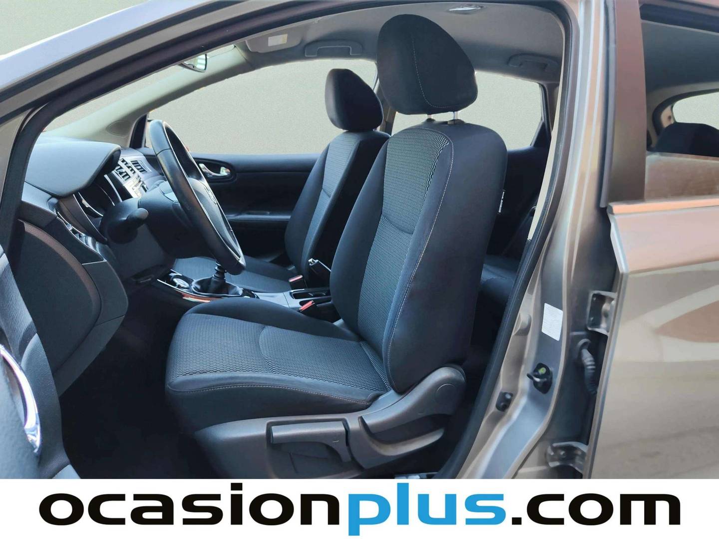Foto asientos delanteros Nissan PULSAR Nissan Pulsar 1.5 dCi Acenta (110 CV)