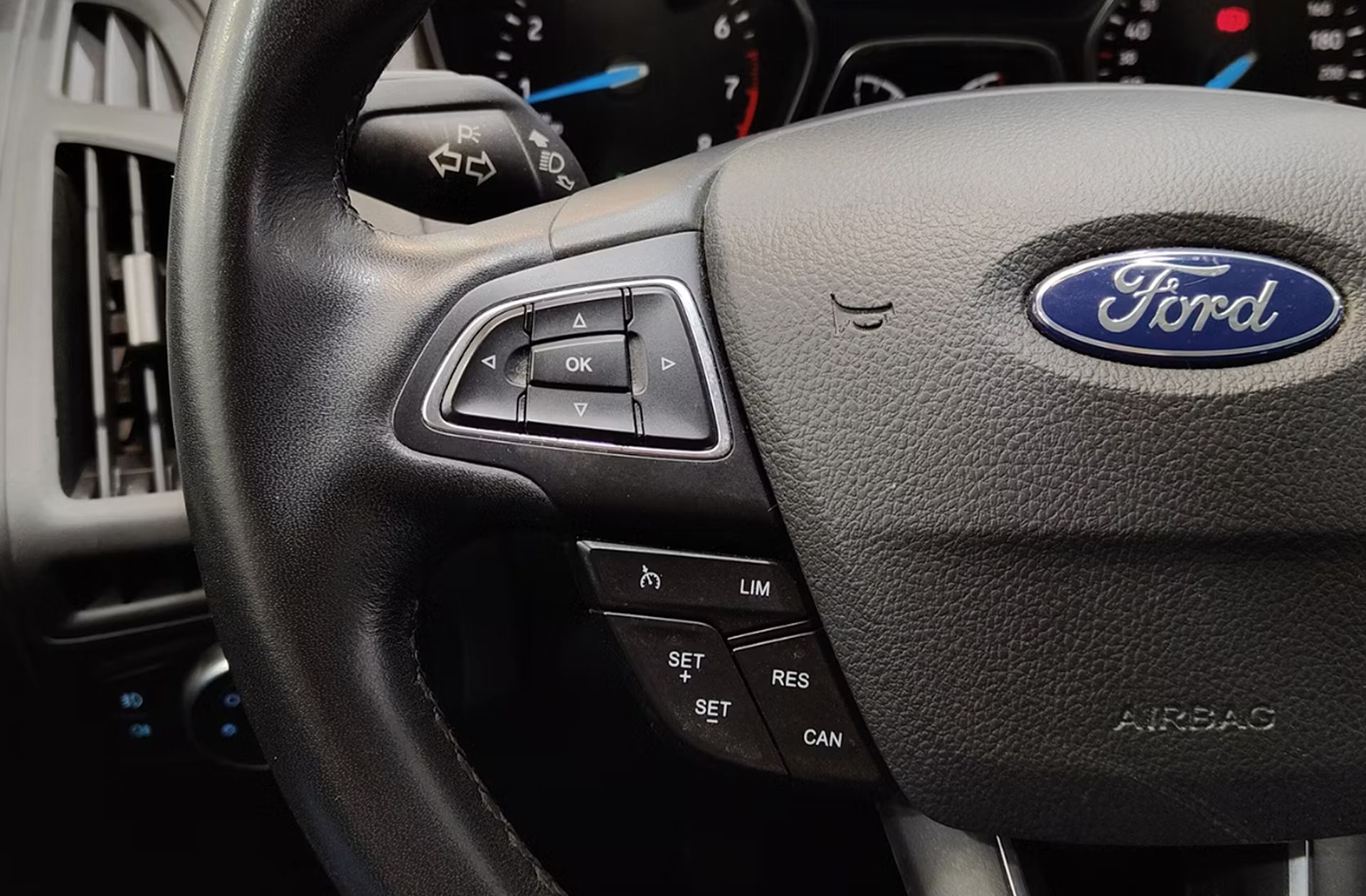 Ford Focus SportBreak 1.0 EcoBoost Business - foto 22