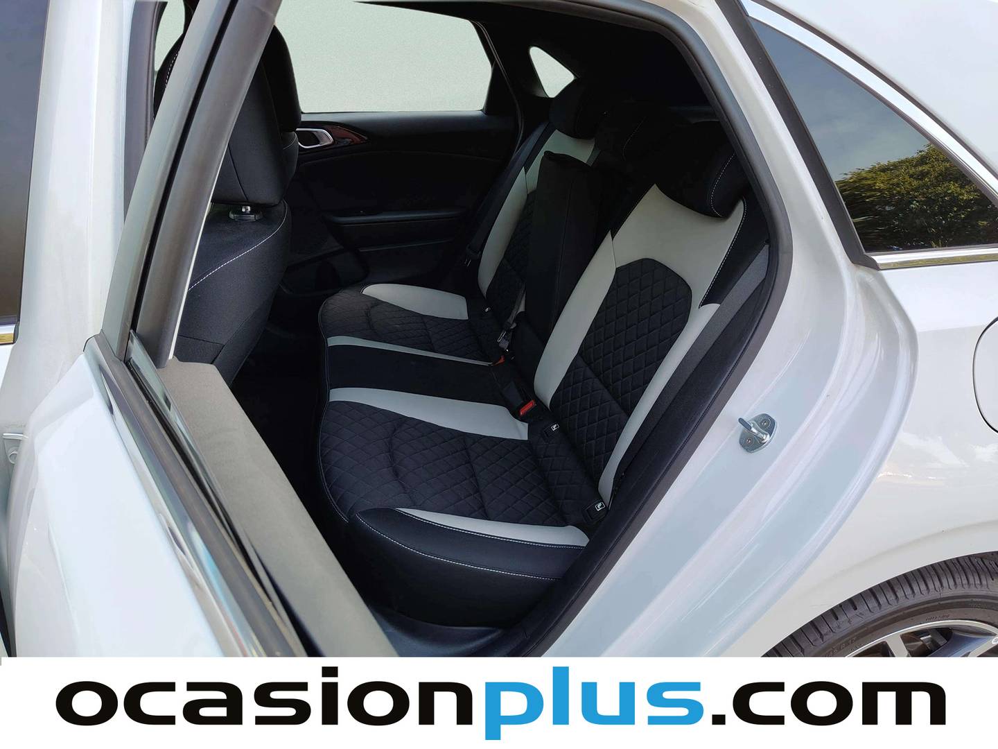 Foto asientos traseros KIA Ceed KIA Ceed 1.6 MHEV GT Line DCT (136 CV)