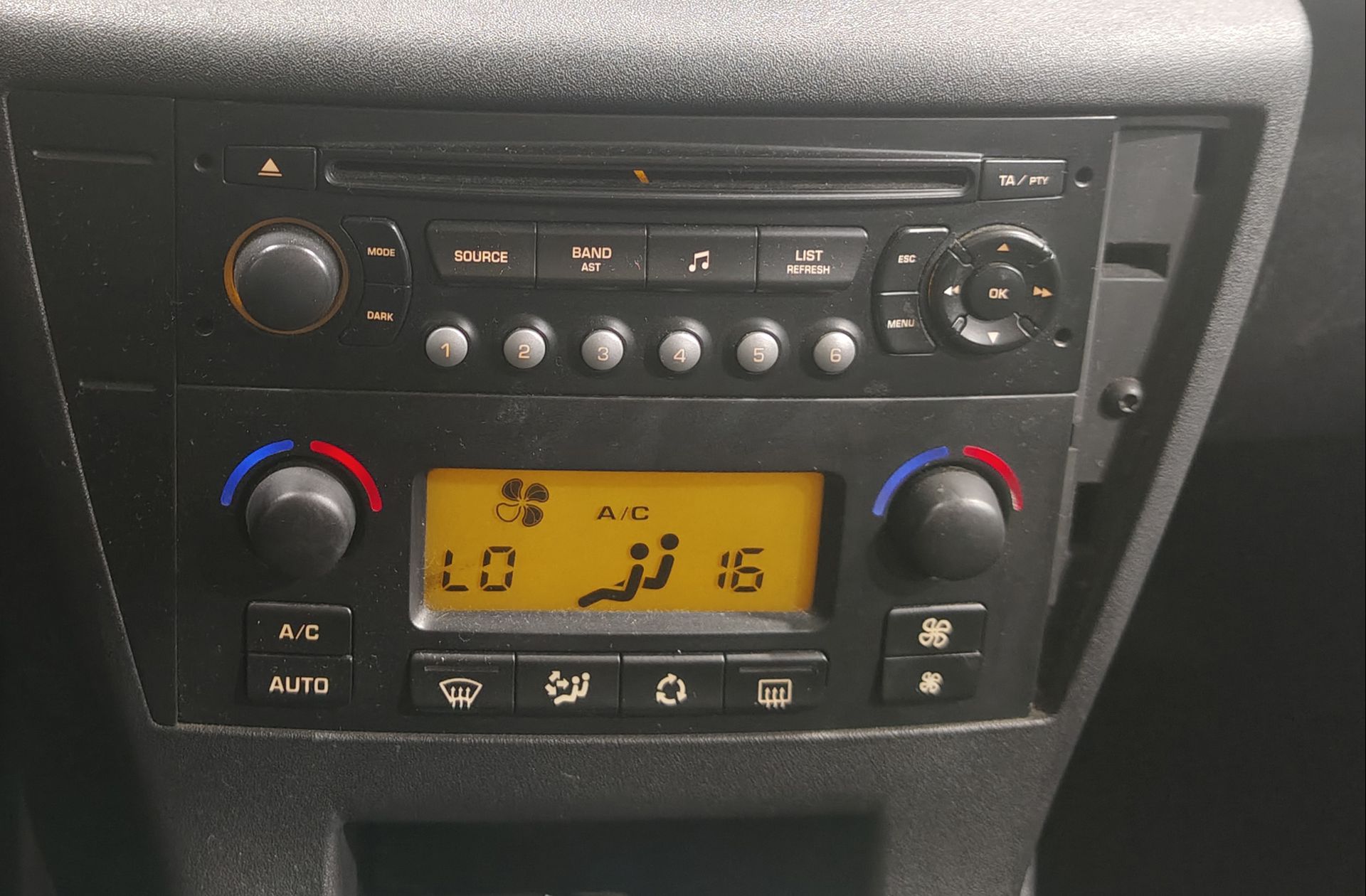 Citroën C4 1.6 16v VTR Plus - foto 24