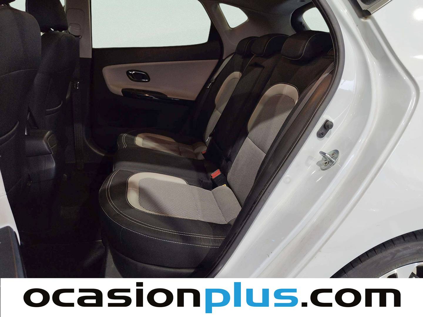 Foto asientos traseros KIA Ceed KIA Ceed 1.0 T-GDi Eco-Dynamics x-Tech17 (120 CV)