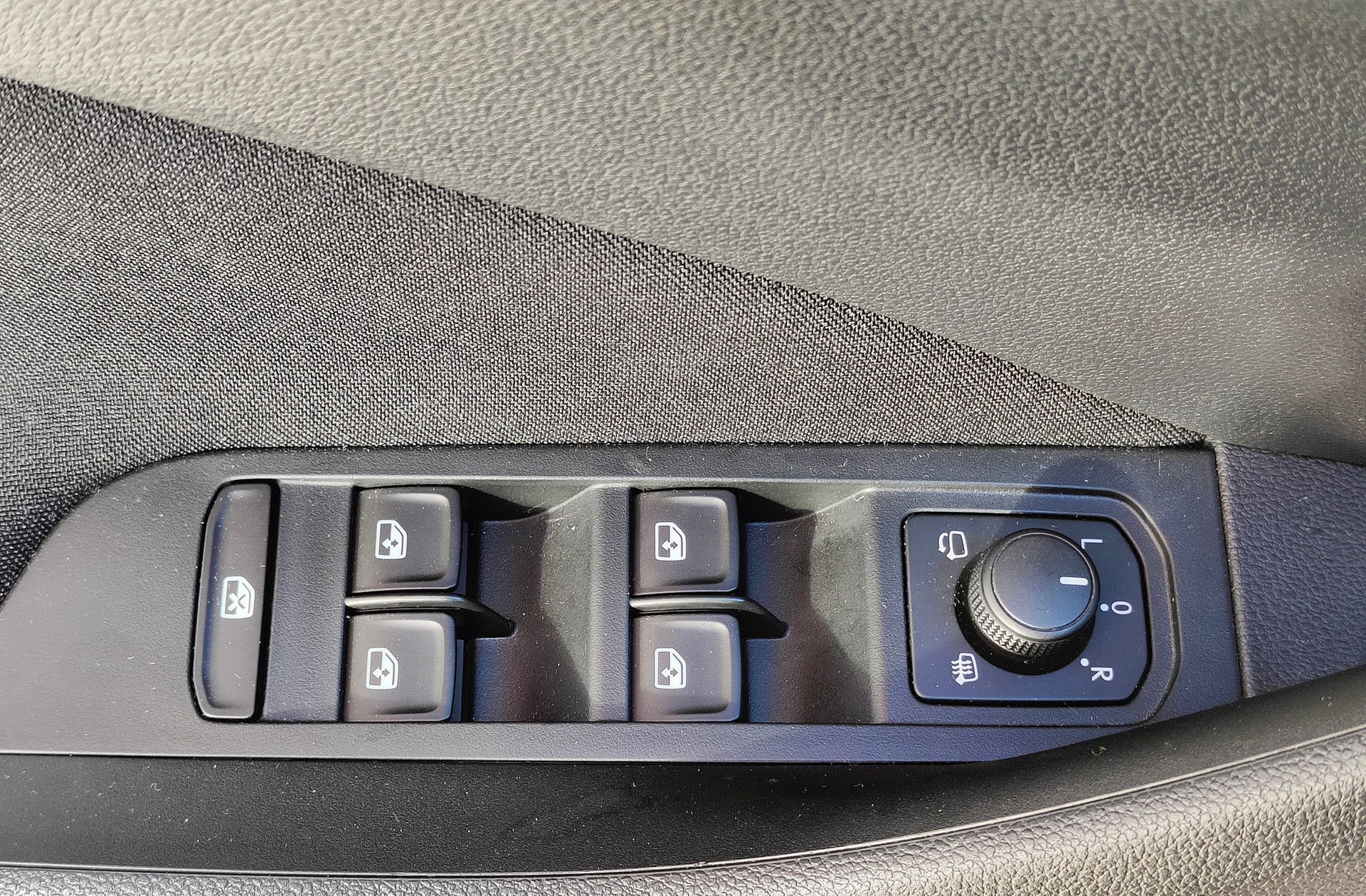 Škoda Kamiq 1.0 TSI Ambition DSG - foto 20