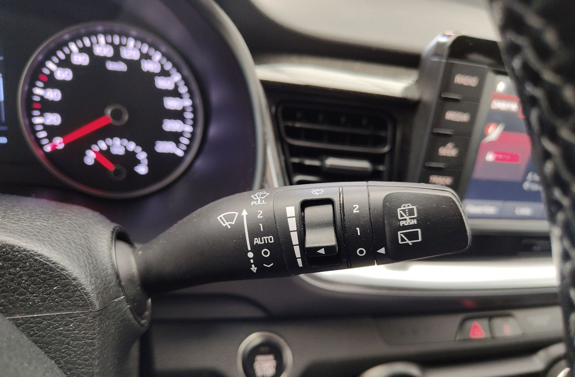Kia Stonic 1.0 T-GDi Tech DCT - foto 28