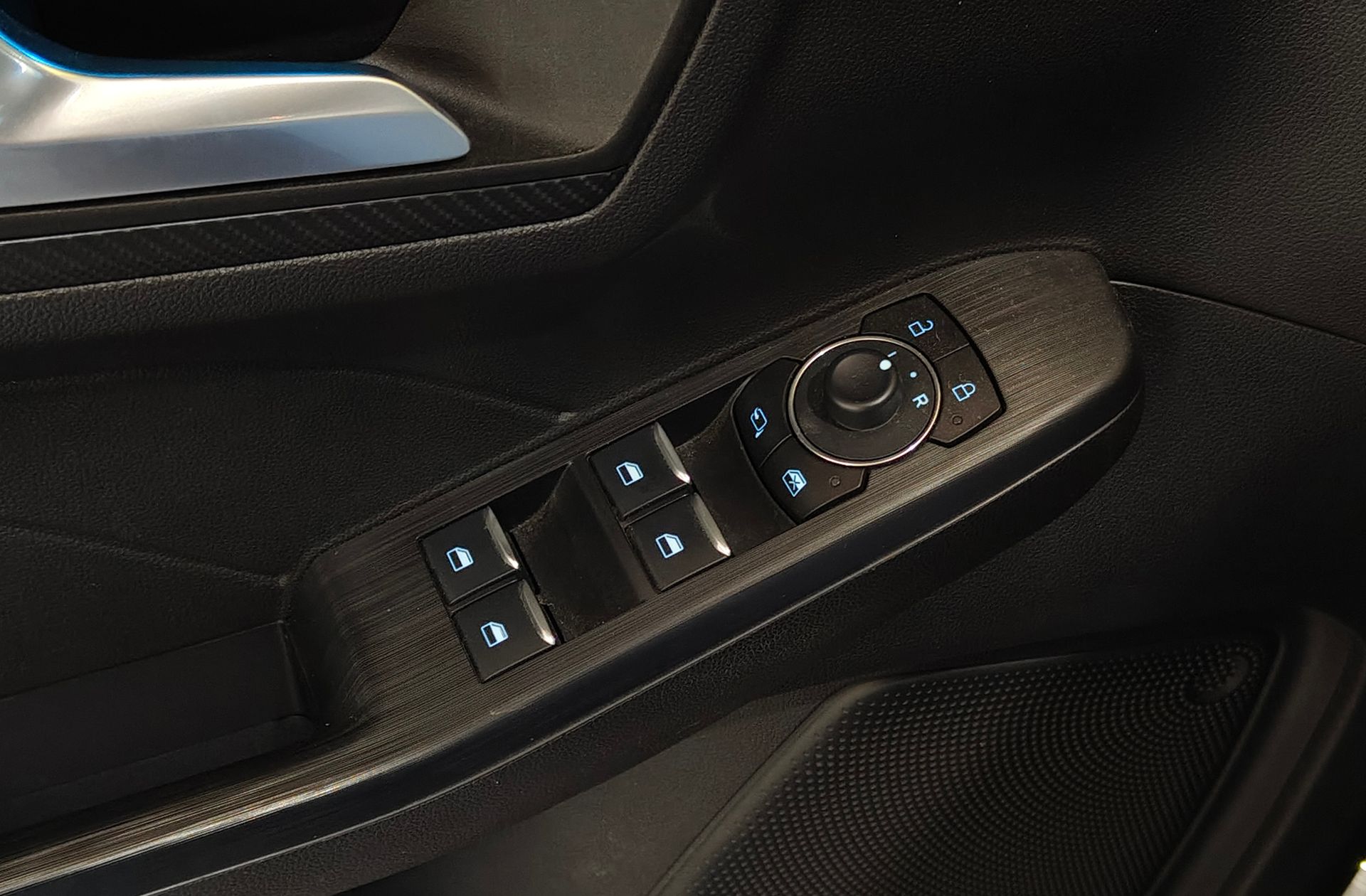 Ford Kuga 1.5T EcoBoost ST-Line 4x2 - foto 36