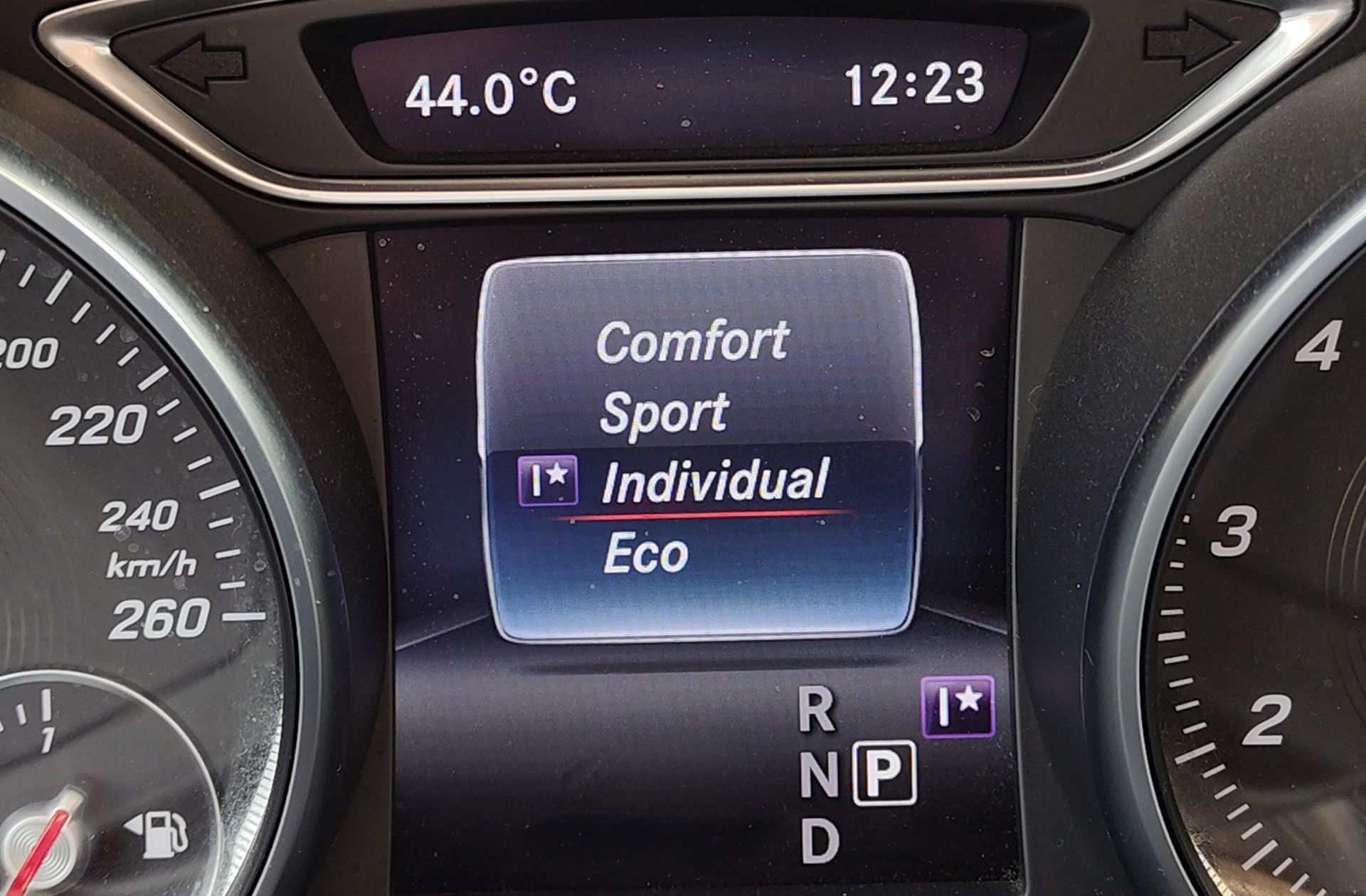 Mercedes-Benz GLA 180 - foto 12