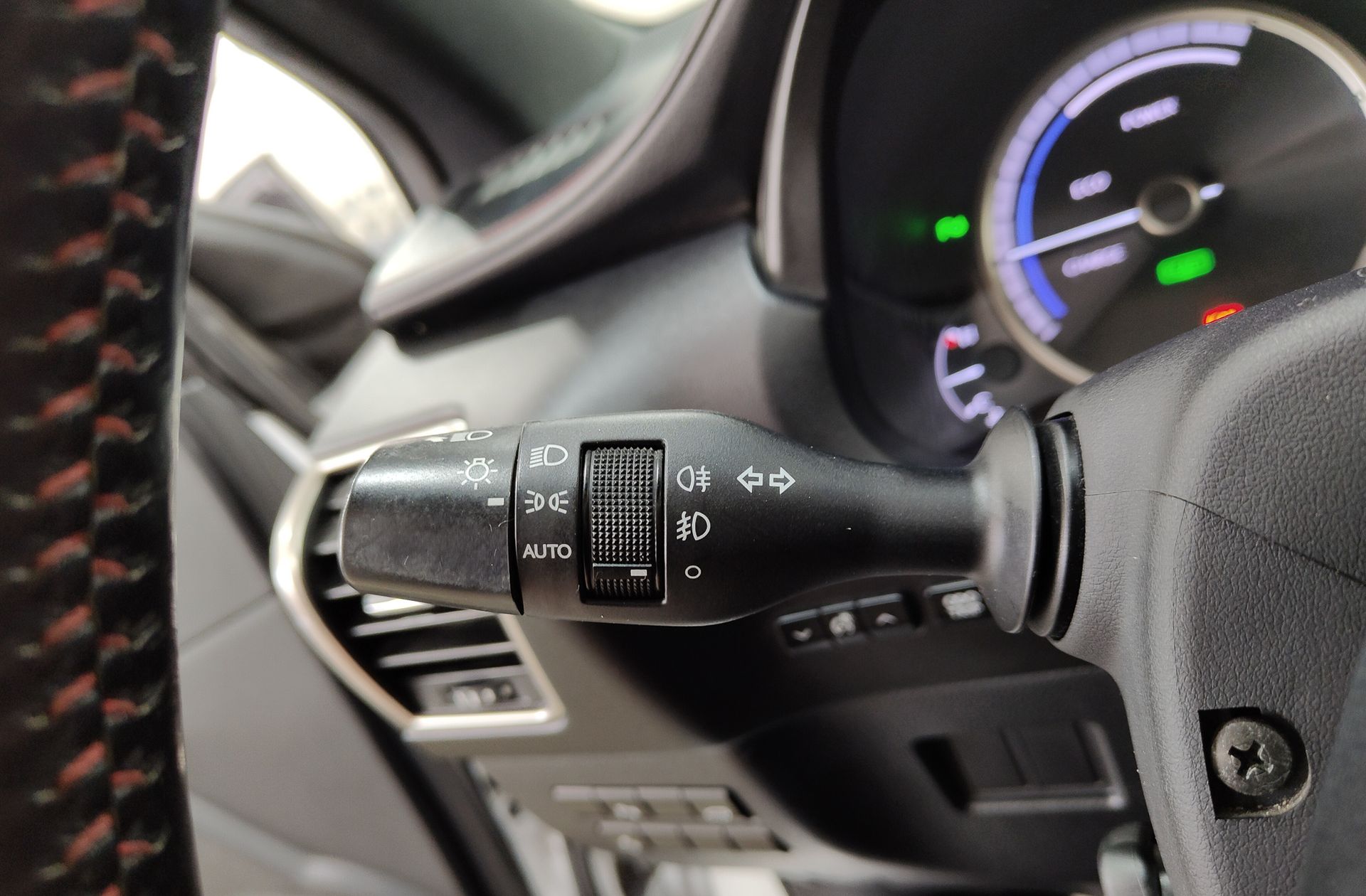 Lexus NX 300h F Sport 4WD Navibox - foto 27