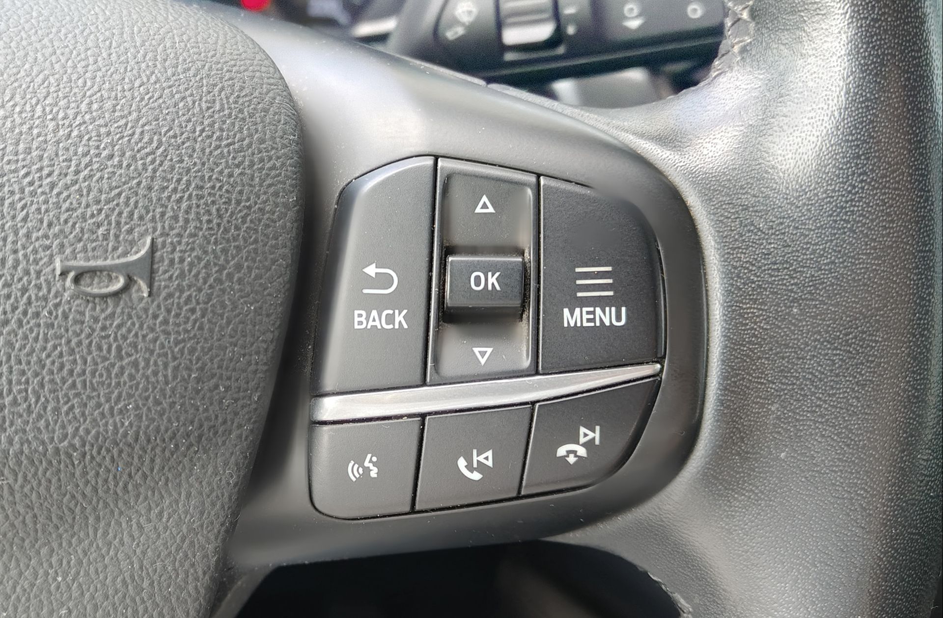 Ford Kuga 1.5 EcoBoost Titanium 4x2 - foto 24